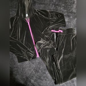 Reflex Rib Velour Jogger in Black
